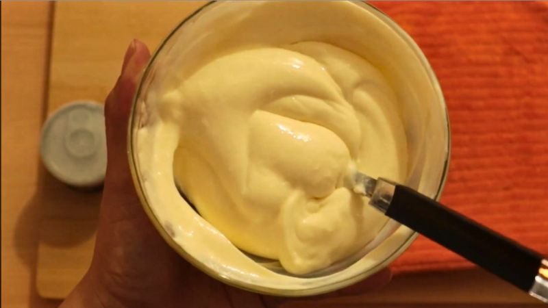 queso-crema-relleno-pan Queso crema suavizado para el relleno del pan de manzana de Coffee María.